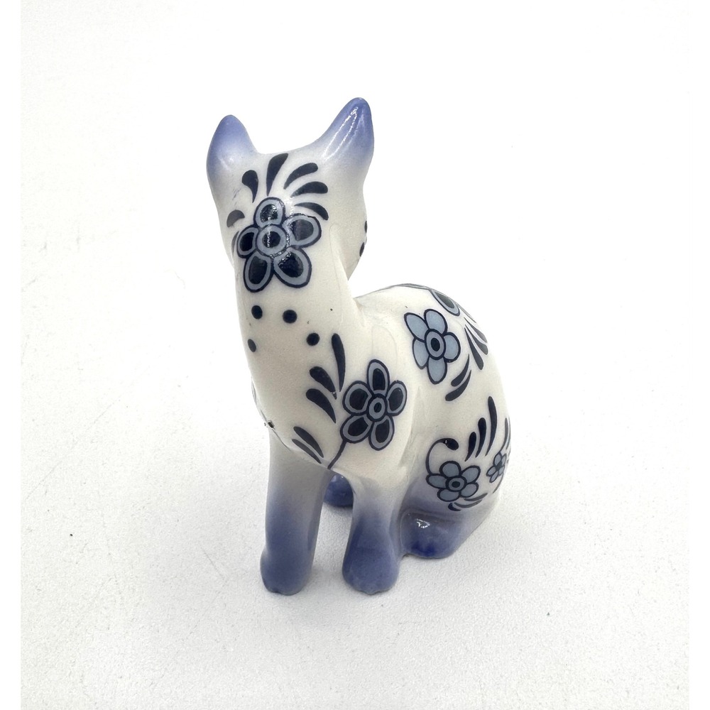 Franklin Mint Blue and White Floral Porcelain Cat Figurine Sitting - Picture 3 of 5